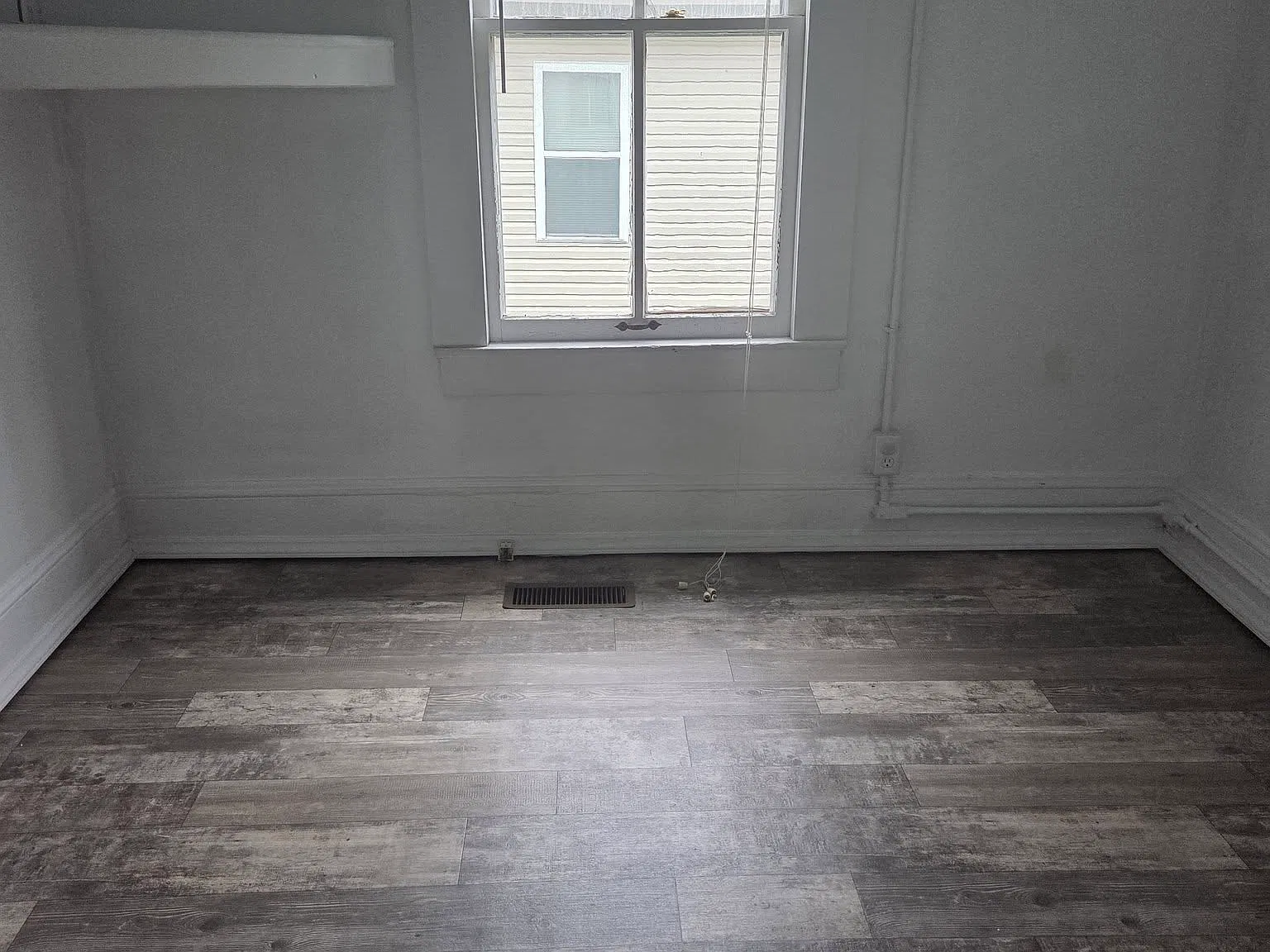 4 bed, 1000 sqft, $1,100 — Photo 4