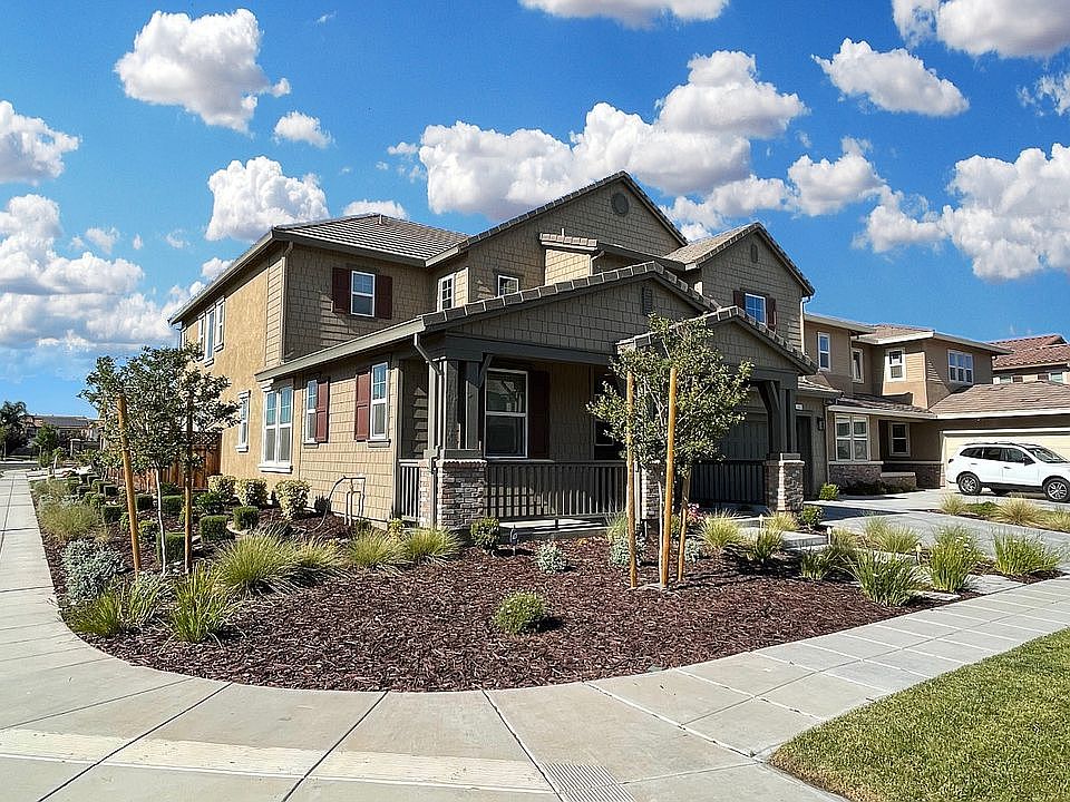 2nd image of 581 W Royce Dr