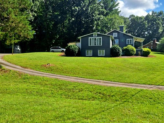 3rd image of 1876 Drexel Rd