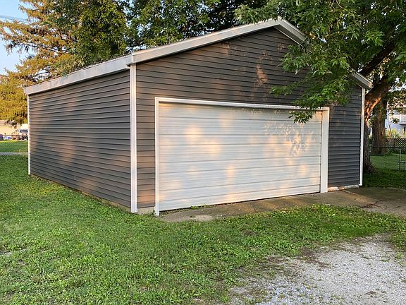 2nd image of 803 Eastwich Dr