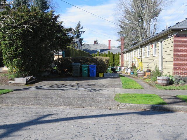 Building Photo 5