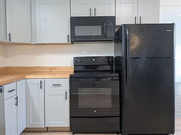 3rd image of 8 Cedar Ct APT 2