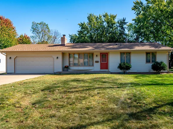 132 8th Ave NE, Osseo, MN 55369