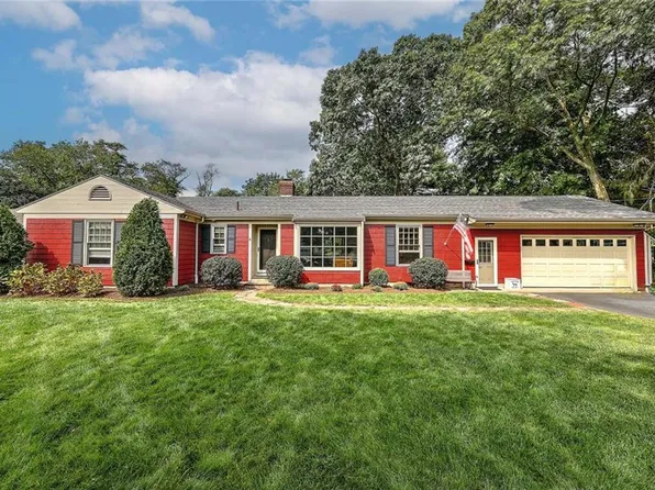 6 Plymouth Dr, Barrington, RI 02806