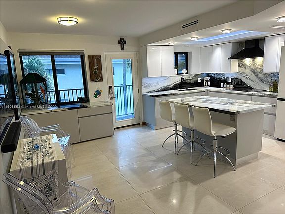 2nd image of 230 N Sunrise Dr #7