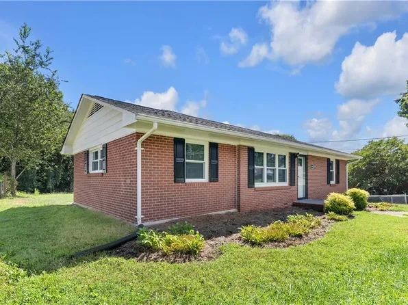 6166 Haywood St, Clemmons, NC 27012