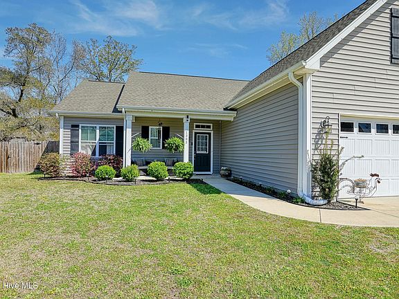 3rd image of 1393 Gracies Way NE