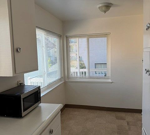 5th image of 700 Walnut St #2