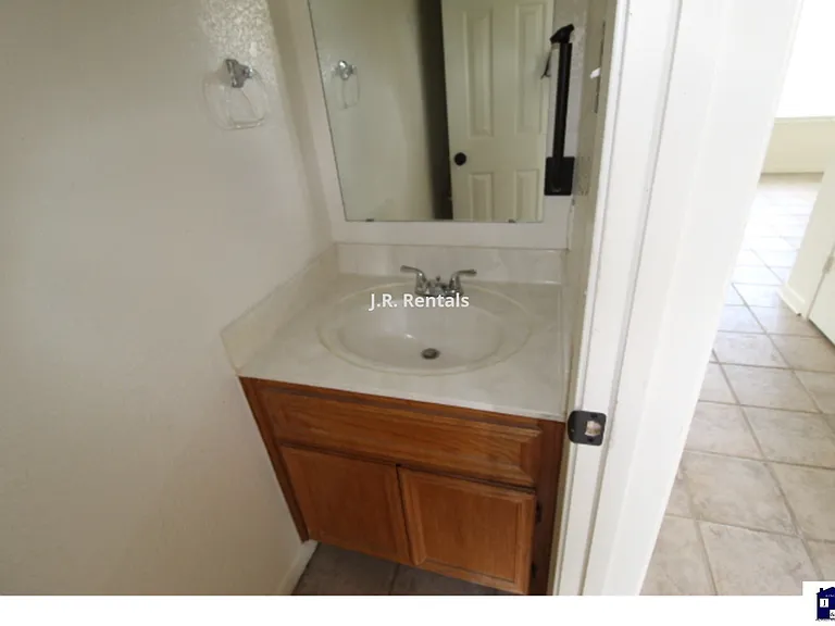 2412 Skylark Cir — Photo 16