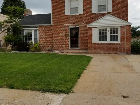 1208 E 1st St, McCook, NE 69001