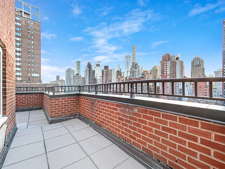 360 E 65th St #A — Photo 27