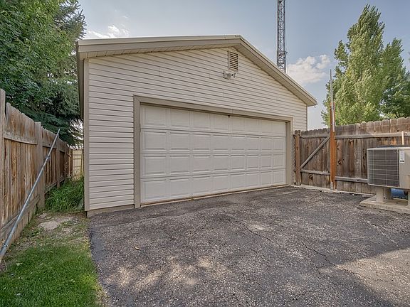 3rd image of 1095 Singletree Cir