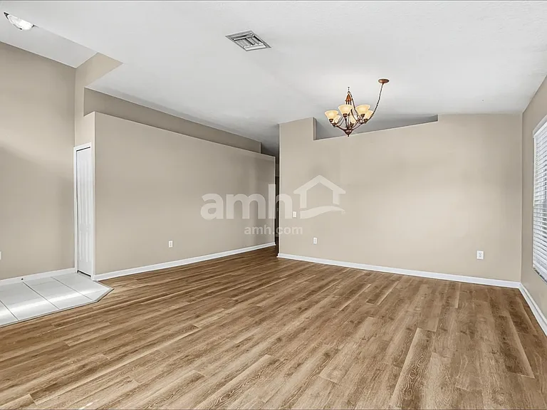 1107 Summer Breeze Dr — Photo 8
