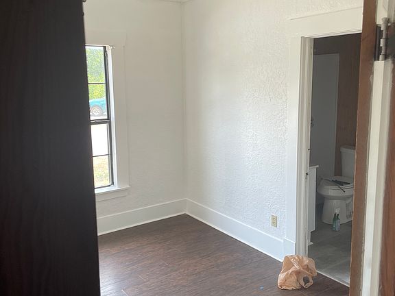 5th image of 321 S 11th St