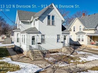 913 1/2 N Division St S, Appleton, WI 54911