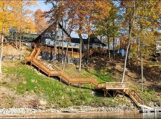 2060 S Algonquin Dr, Benton Harbor, MI 49022