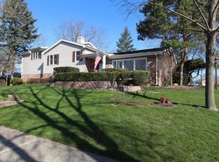 420 E Foster Ave, Roselle, IL 60172