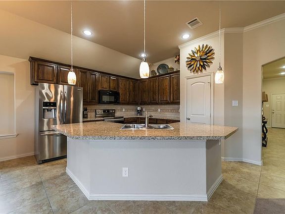 4th image of 404 Stonecreek Dr