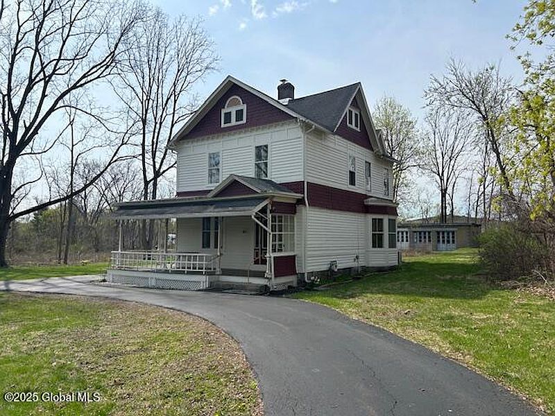 2nd image of 40 Cemetery Avenue