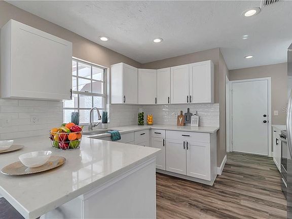 3rd image of 4144 Lyndhurst Ct