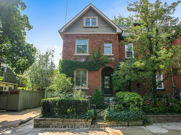 440 Sackville St, Toronto, ON M4X 1T2