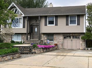 113 Blackthorne Ln, Aston, PA 19014