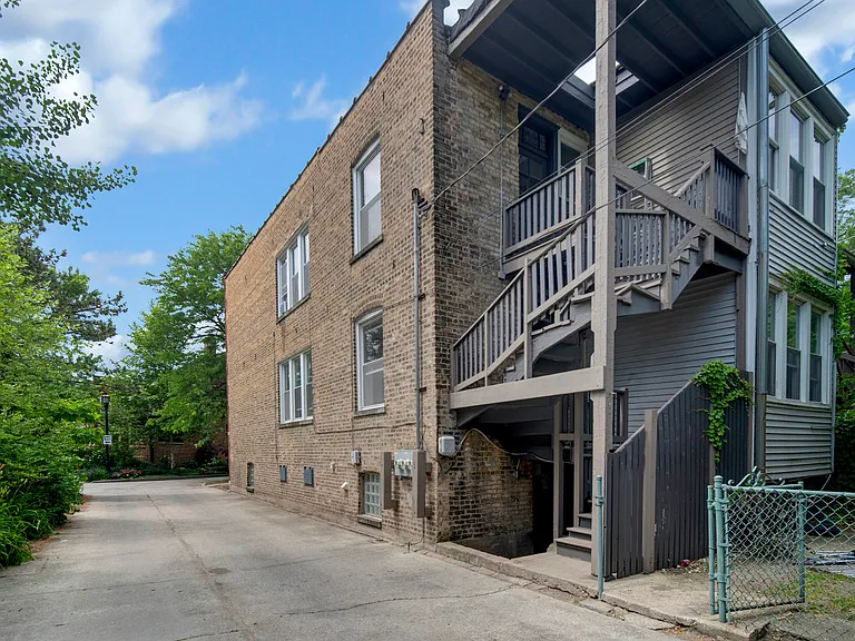 1103 Simpson St — Photo 1