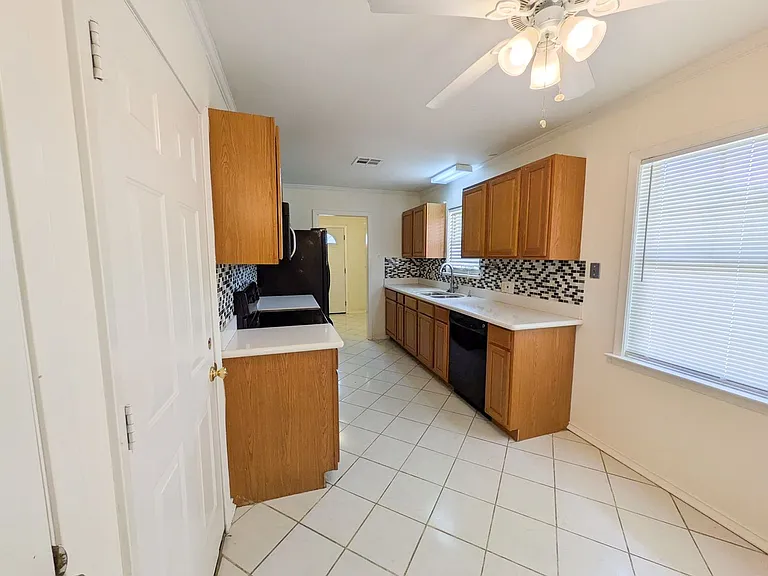 5040 Raleigh Dr — Photo 8
