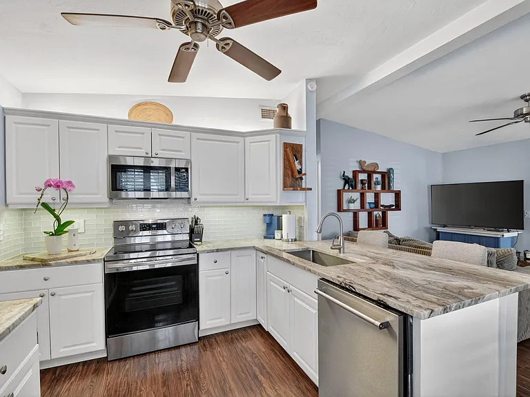 318 Glen Arbor Ter — Photo 4