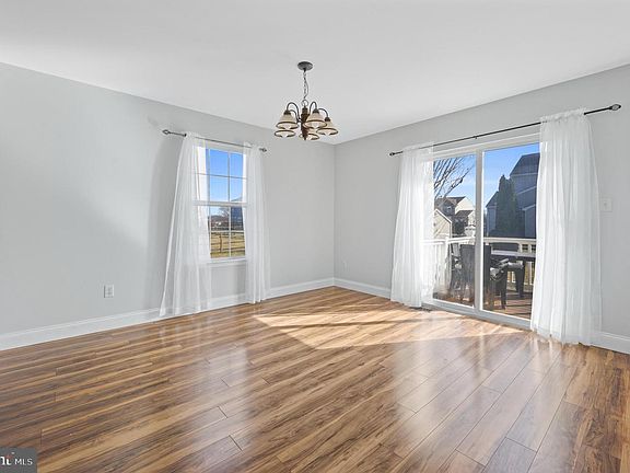 5th image of 905 Jennifer Ln