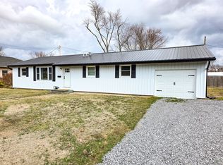 306 Bible St, Flora, IL 62839