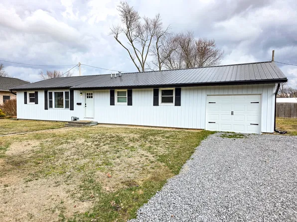 306 Bible St, Flora, IL 62839