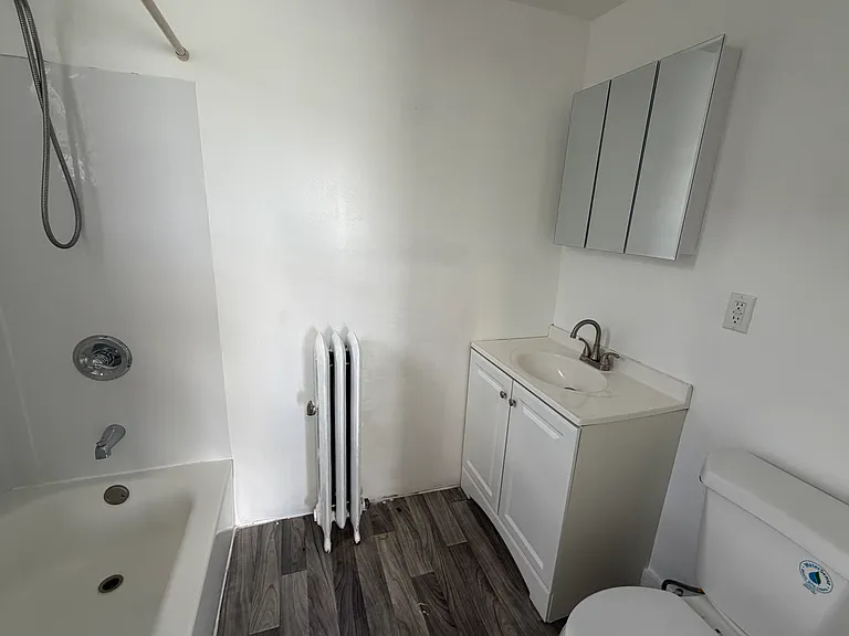 569 Main St #A — Photo 7