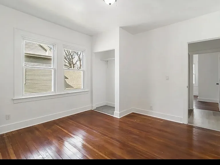 209-211 Oak Grove Ave #2 — Photo 1