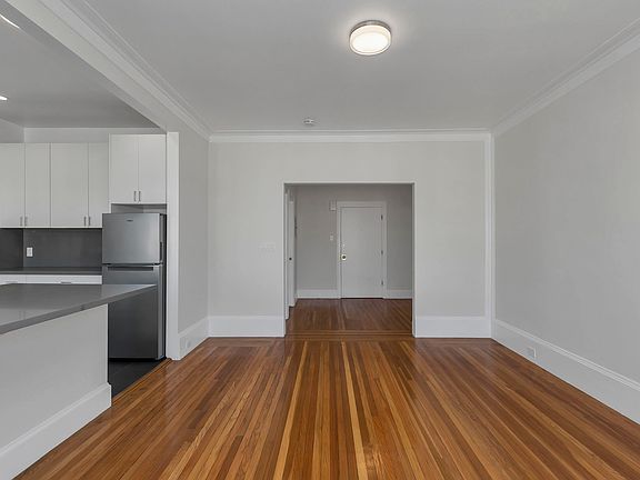 4th image of 411 15th Ave #31