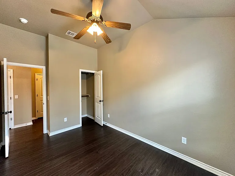 302 Sladecek Dr — Photo 10