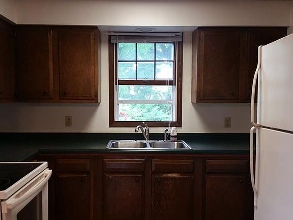 3rd image of 922 N 5th St