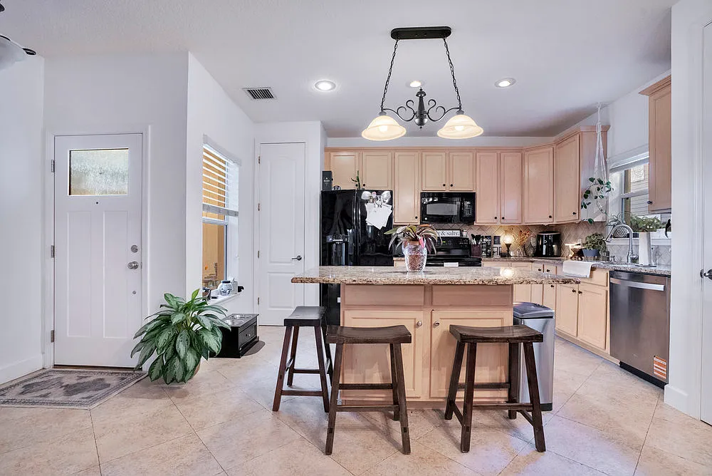 3 bed, 2.5 bath, 1796 sqft, $3,150 — Photo 1