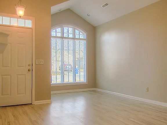 3rd image of 148 White Oak Trce