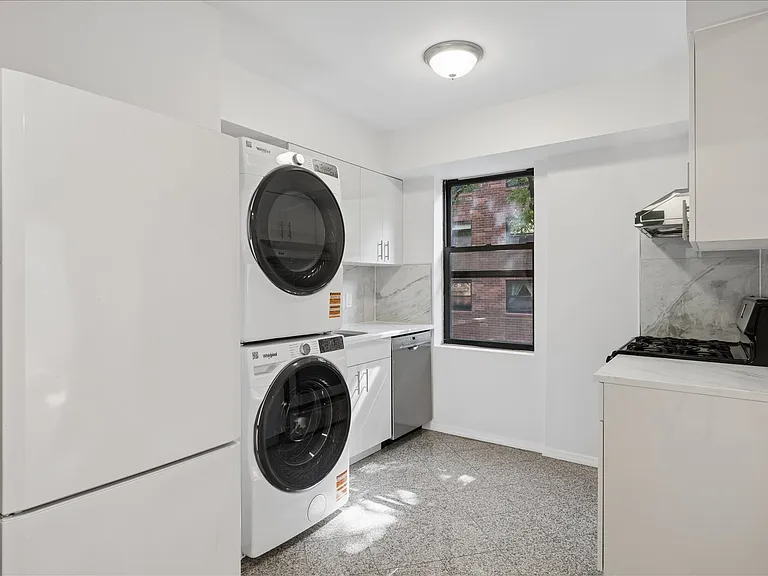 29 Spring St #4 — Photo 4
