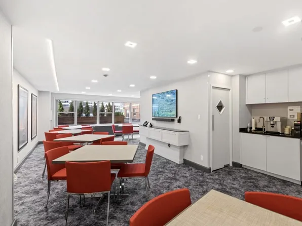 360 East 72nd Street image 14 of 15
