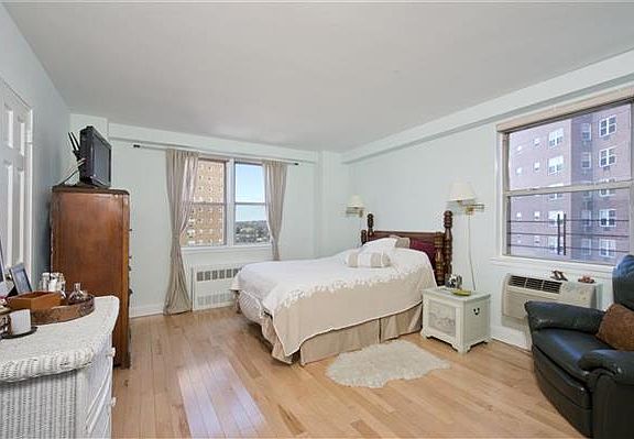 4th image of 5700 Arlington Ave APT 9W