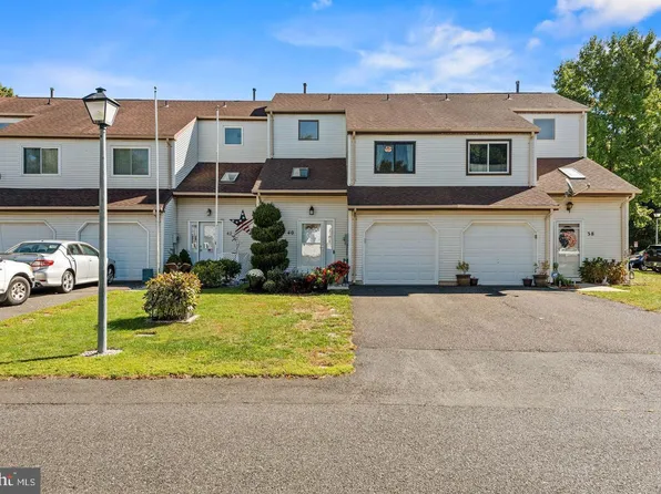 40 Saffron Dr, Lumberton, NJ 08048