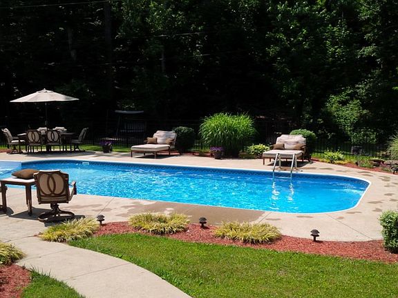 3rd image of 105 Stoney Brooke Dr