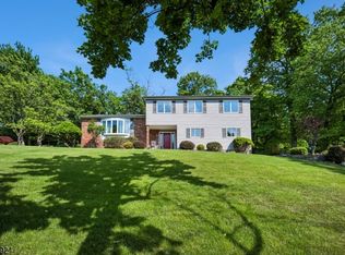 17 Stonewall Dr, Livingston Twp., NJ 07039