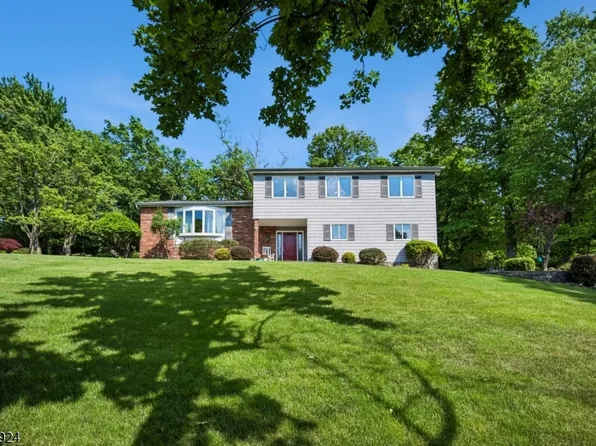 17 Stonewall Dr, Livingston Twp., NJ 07039