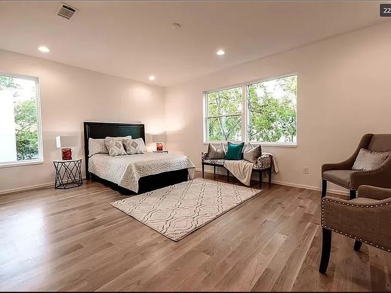 2308 N Prairie Ave — Photo 22
