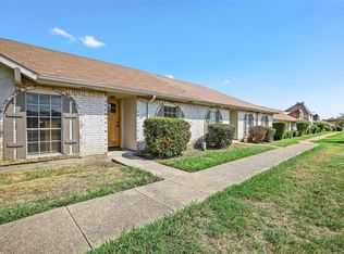 29 W Mountain Creek Dr, Grand Prairie, TX 75052
