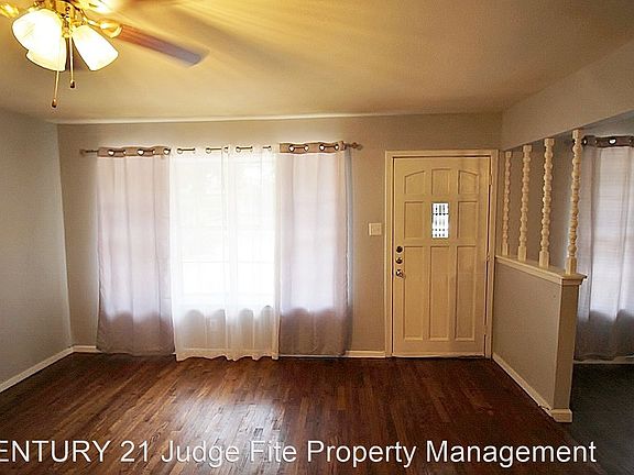 2nd image of 900 Metropolitan St #A