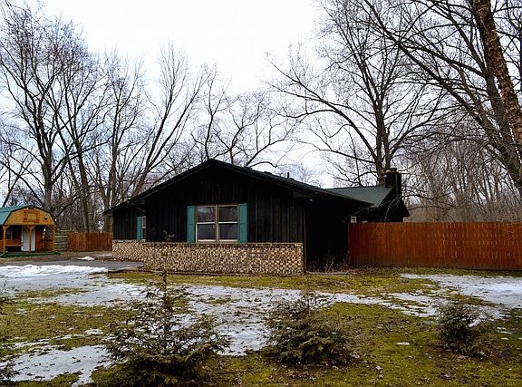 2nd image of 8S649 Bergman Dr